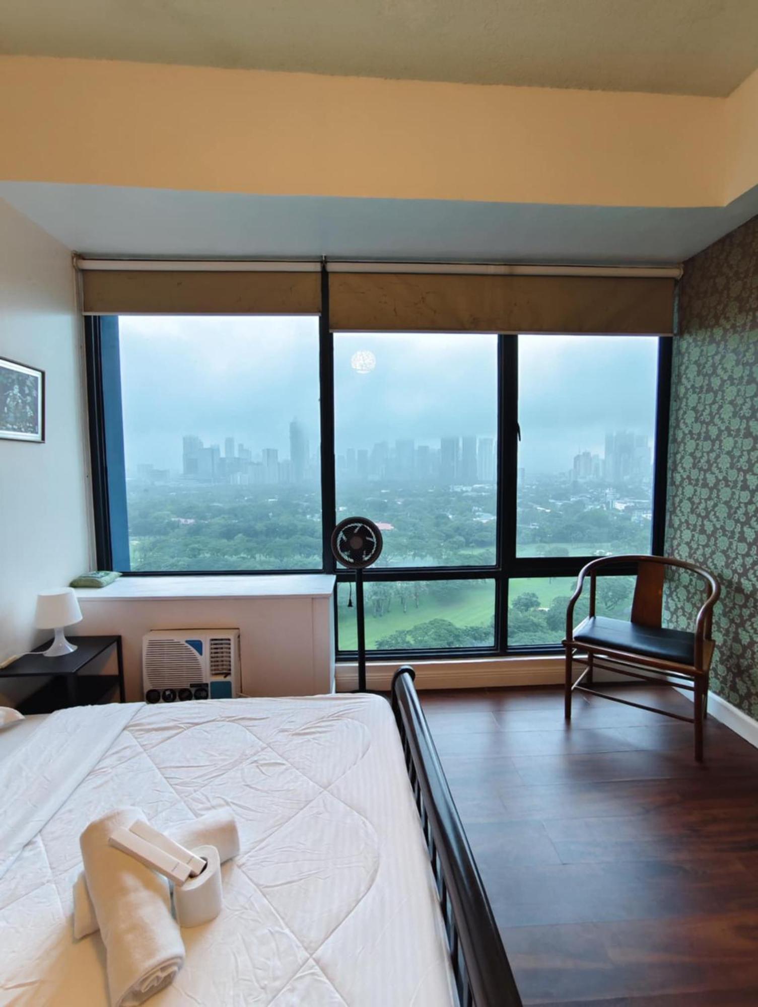 Bellagio One Bedrroom Bgc Burgos Circle By Christine Suites Ph Taguig Exterior photo