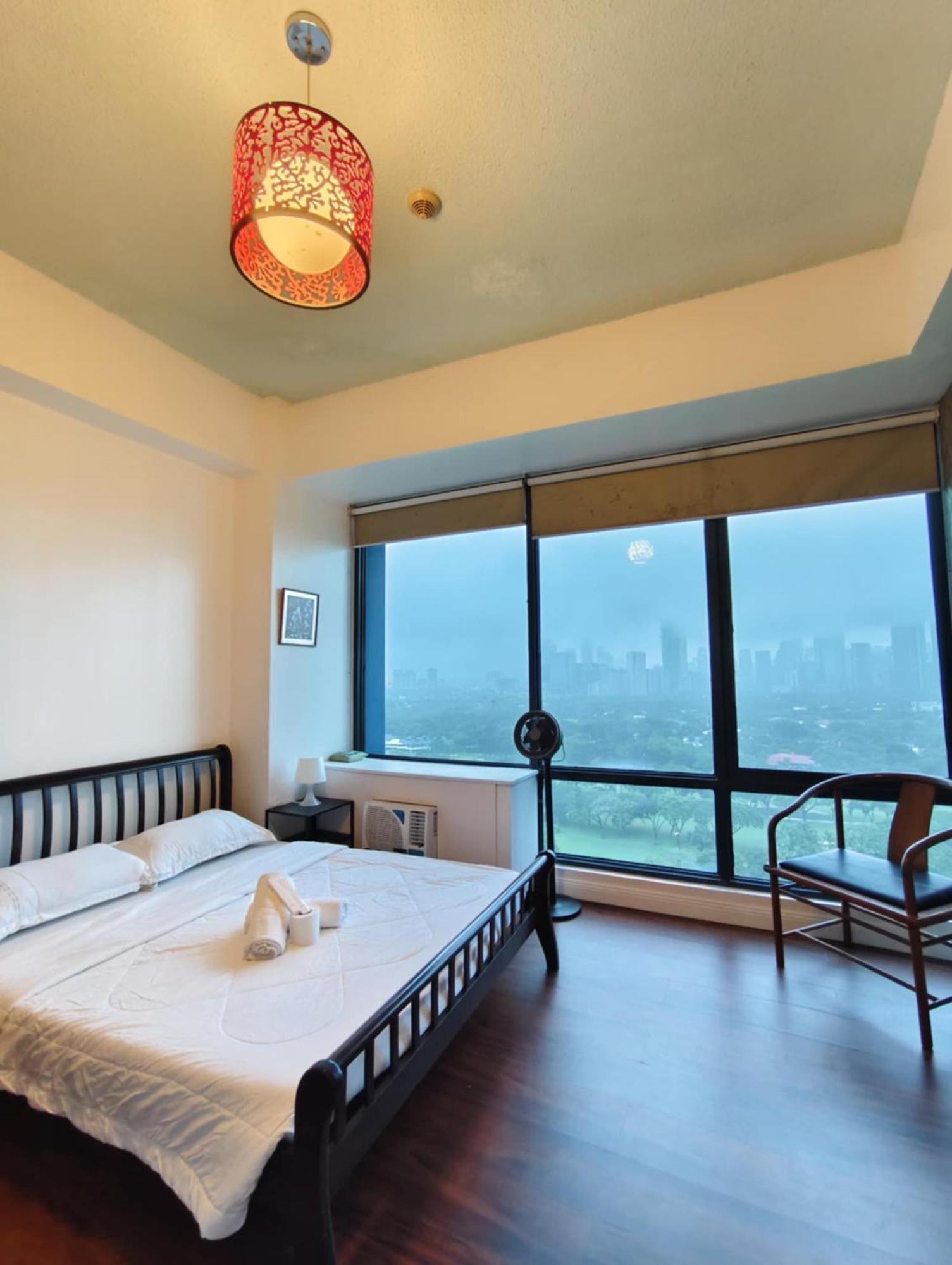 Bellagio One Bedrroom Bgc Burgos Circle By Christine Suites Ph Taguig Exterior photo