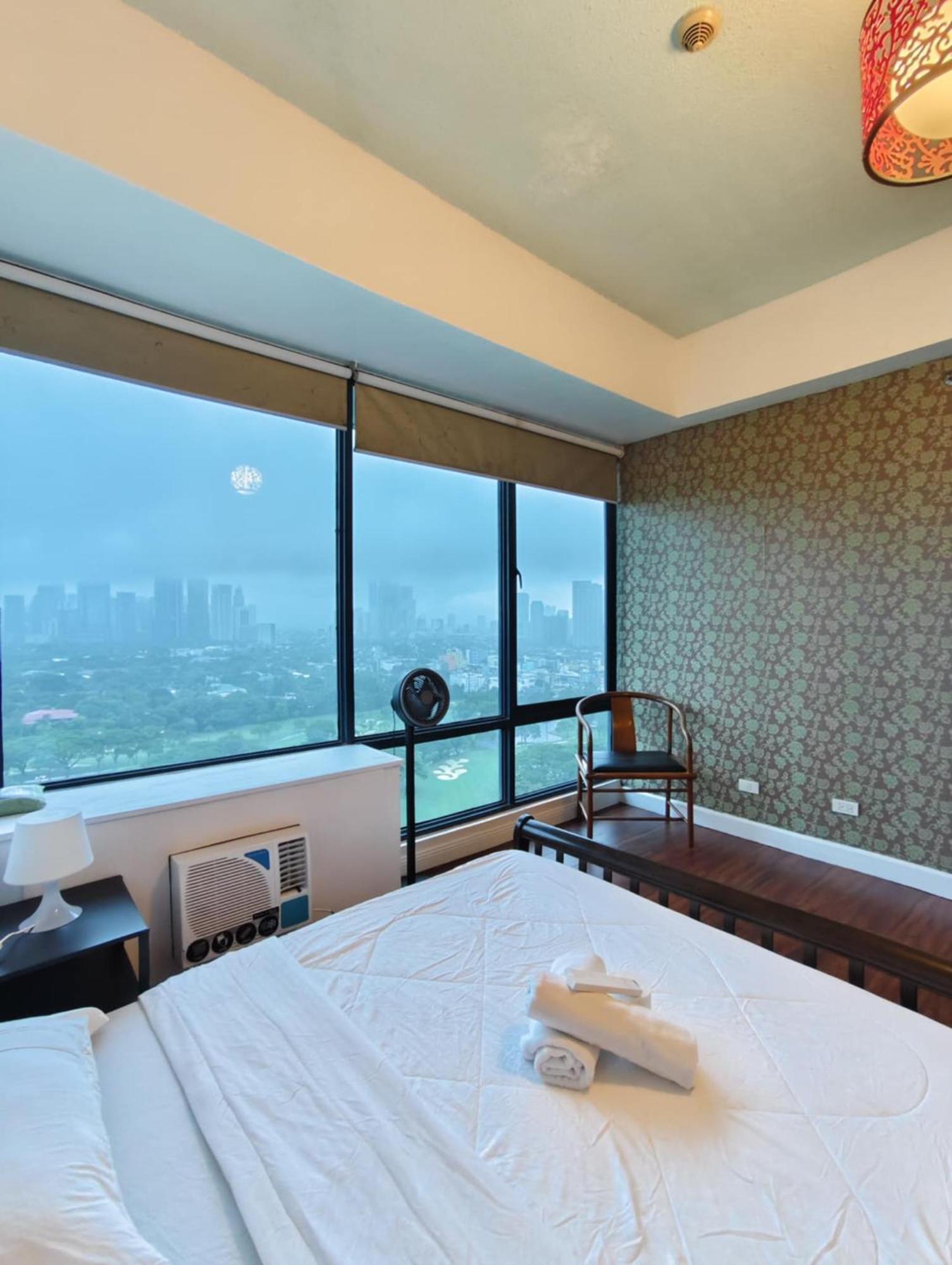 Bellagio One Bedrroom Bgc Burgos Circle By Christine Suites Ph Taguig Exterior photo